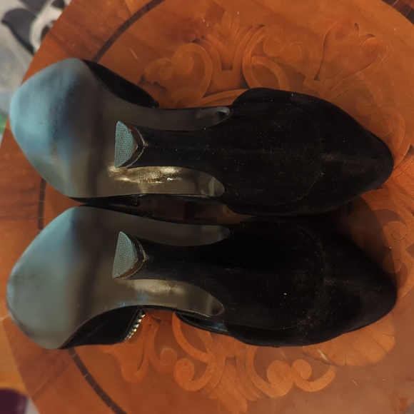 'Wild Pair' (model-wild rose) Black Velvet, jeweled top shoes. Size 9 - Picture 5 of 8
